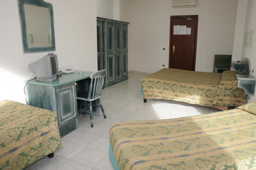 Hotel Meridiana Arbus Bilik gambar